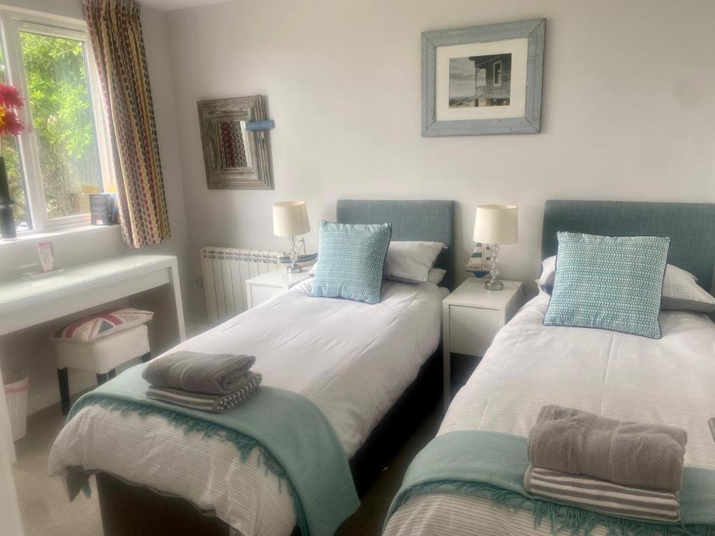 2 Bedroom Cottage Sleeps 4 With Hot-Tub, & Shared Pool Use Sennen Luaran gambar
