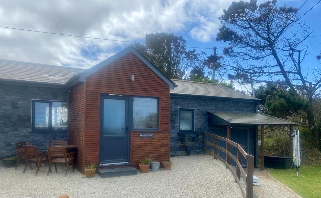 2 Bedroom Cottage Sleeps 4 With Hot-Tub, & Shared Pool Use Sennen Luaran gambar