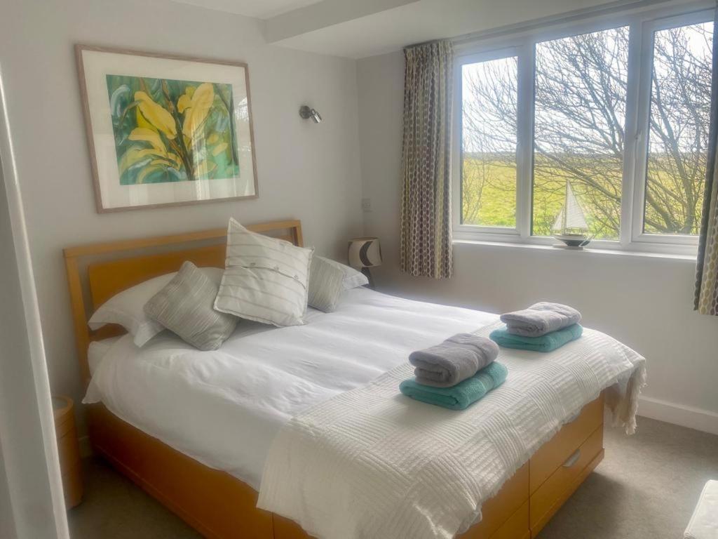 2 Bedroom Cottage Sleeps 4 With Hot-Tub, & Shared Pool Use Sennen Luaran gambar