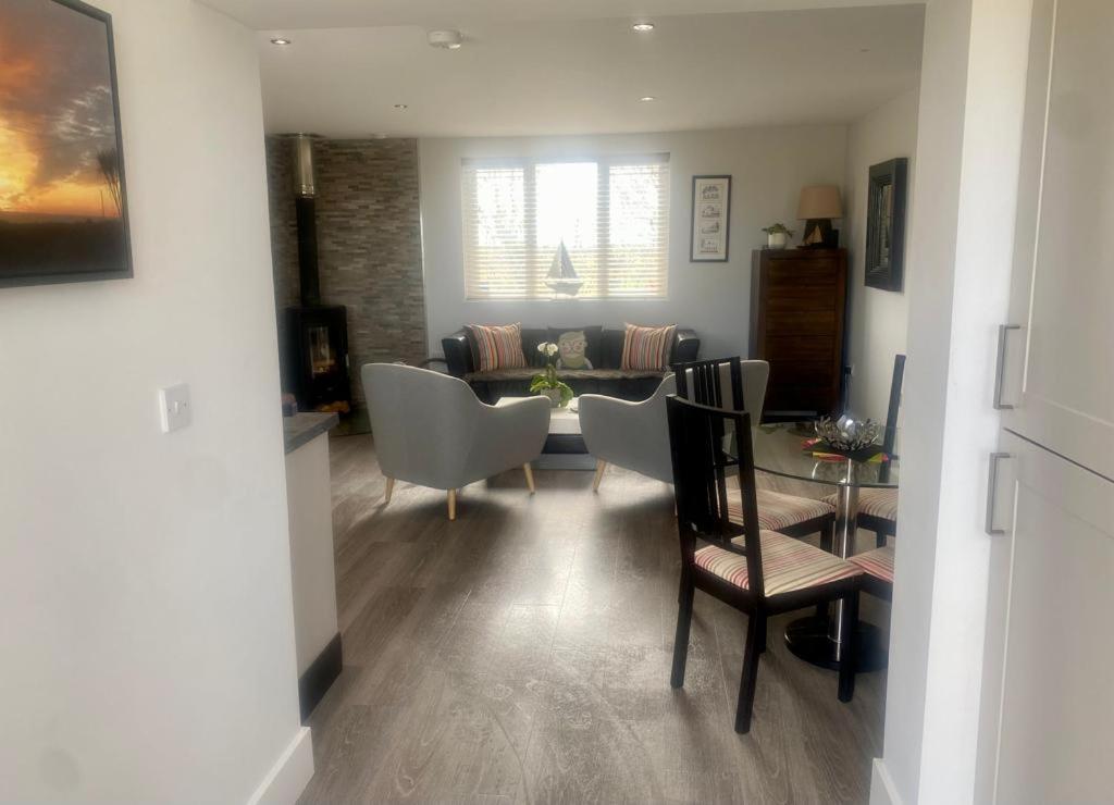 2 Bedroom Cottage Sleeps 4 With Hot-Tub, & Shared Pool Use Sennen Luaran gambar