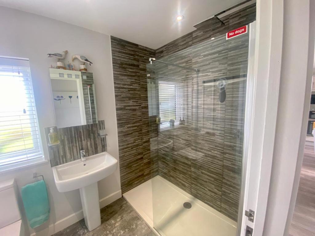 2 Bedroom Cottage Sleeps 4 With Hot-Tub, & Shared Pool Use Sennen Luaran gambar