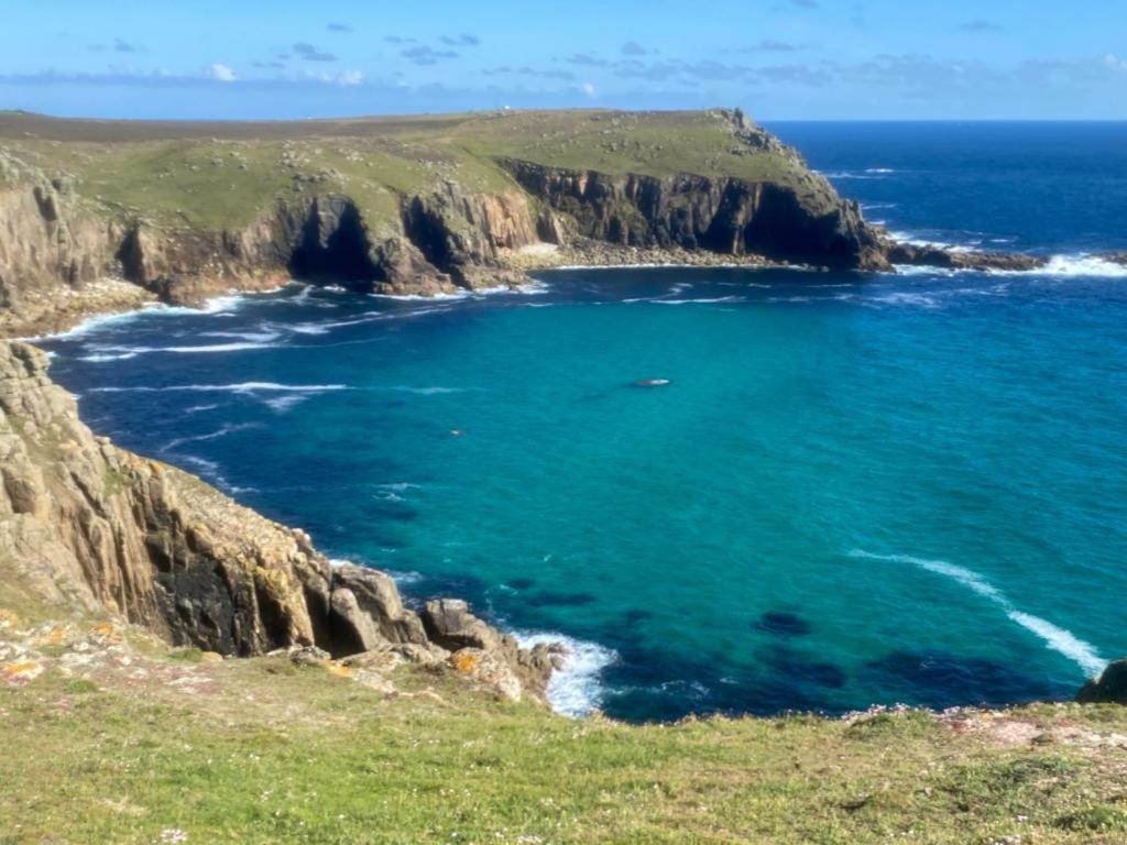 2 Bedroom Cottage Sleeps 4 With Hot-Tub, & Shared Pool Use Sennen Luaran gambar