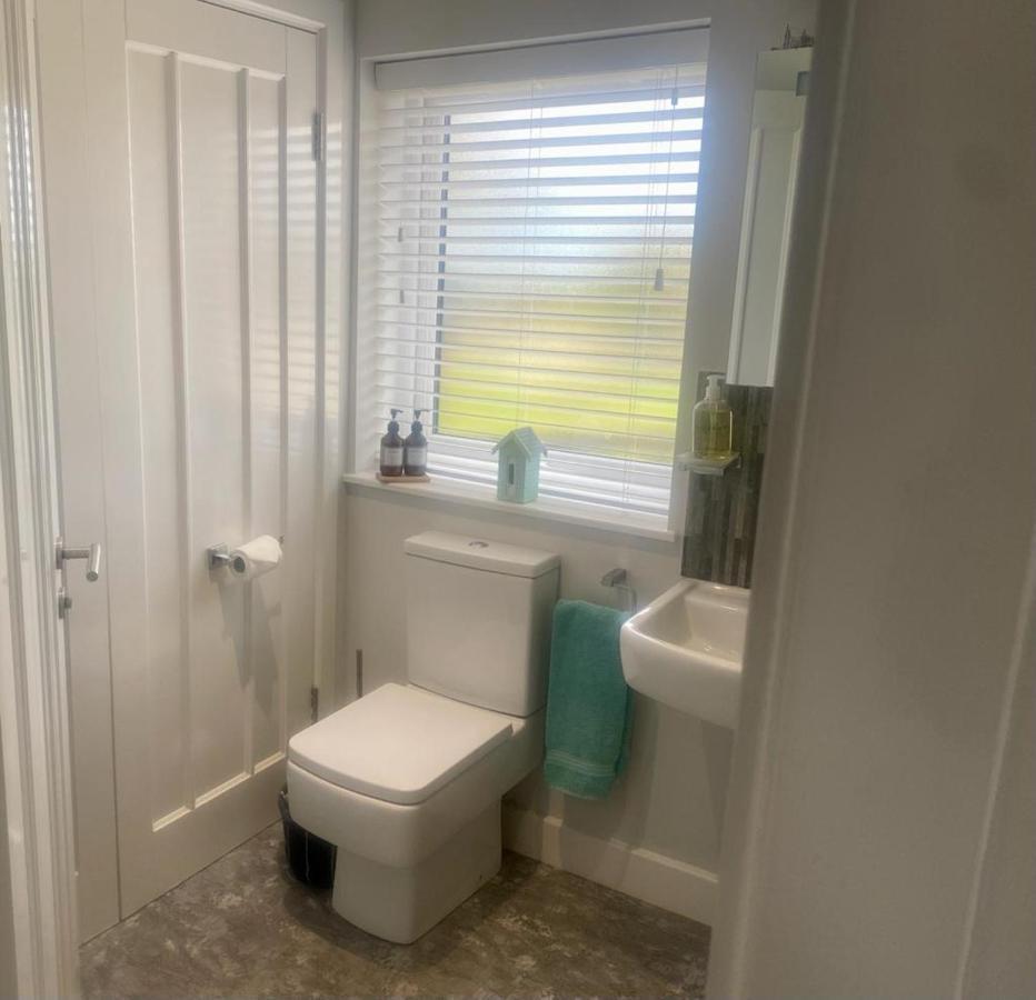 2 Bedroom Cottage Sleeps 4 With Hot-Tub, & Shared Pool Use Sennen Luaran gambar