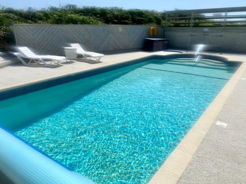 2 Bedroom Cottage Sleeps 4 With Hot-Tub, & Shared Pool Use Sennen Luaran gambar